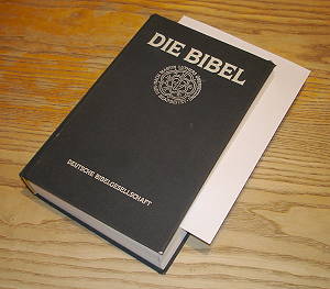 Buch mit losem Blatt