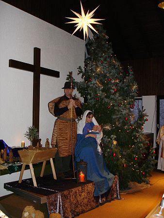 Maria und Josef mit Jesus im Stall