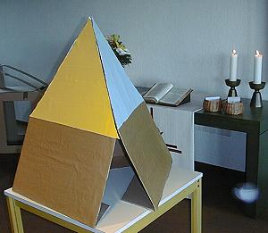 Pyramide, auf jeder Seite anders