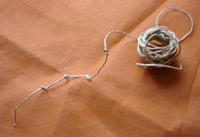 Schnur mit Knoten